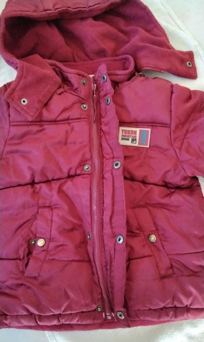 Blouson, très chaud, capuche amovible , bordeaux, fermeture, DPAM , 23 mois ,86 cm - photo numéro 3