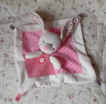 Nicotoy: Doudou-mouchoir Lapinou multi-textiles