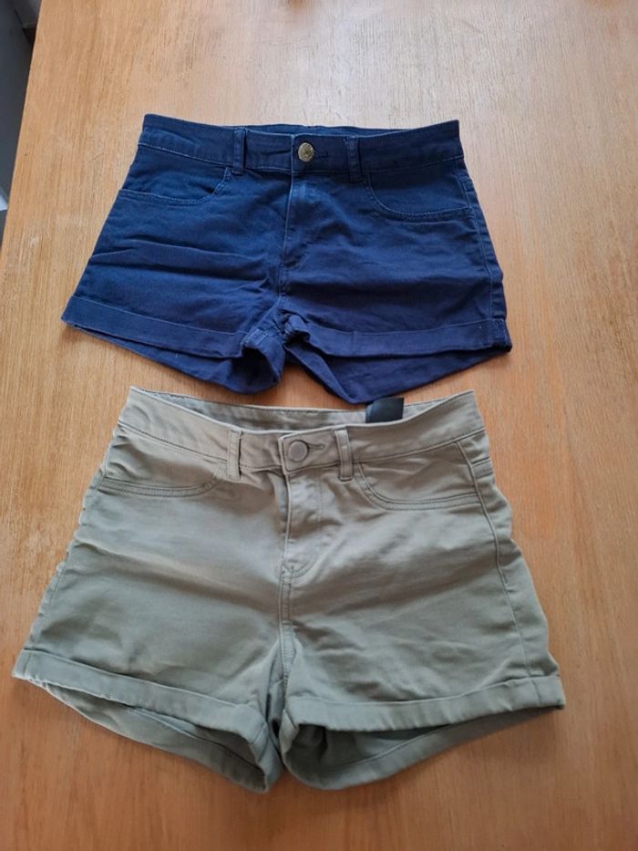 Lot shorts  court bleu marine et kaki H&M