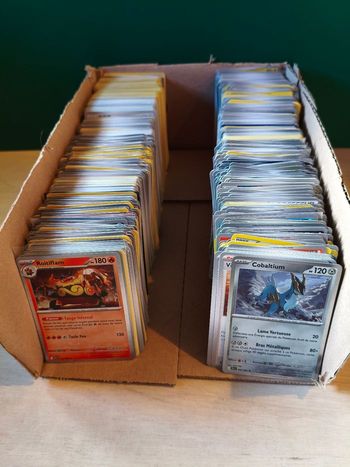 Lot de 100 cartes Pokémon VF en très bon état