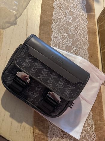 Sacoche Lacoste homme 