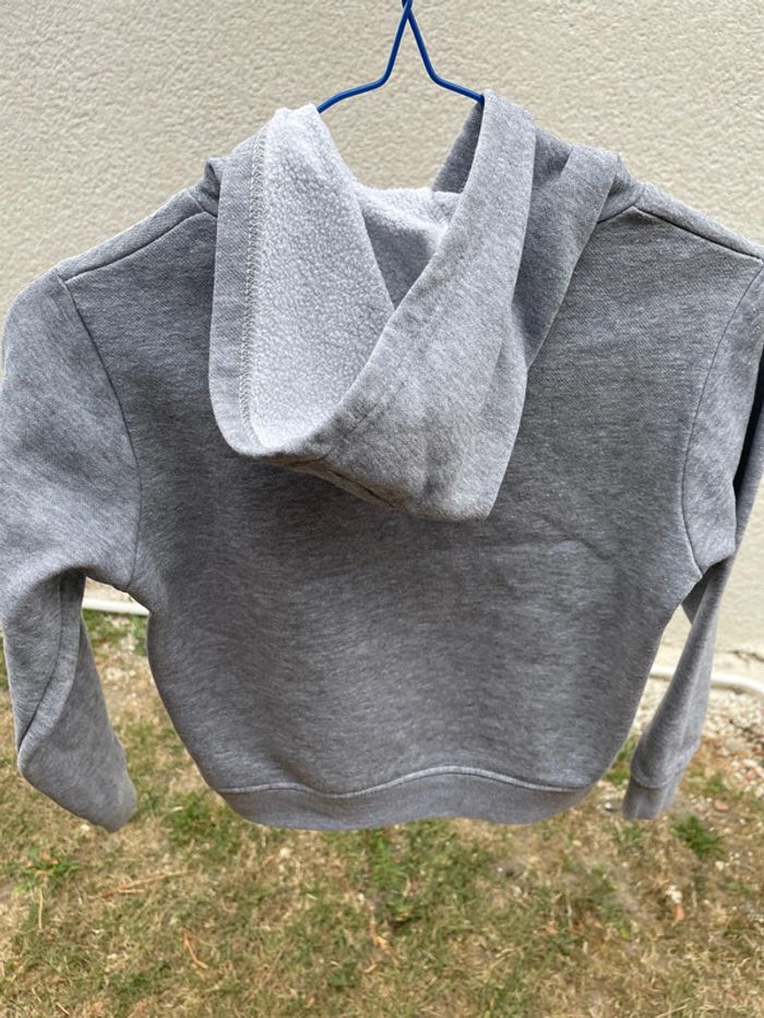 Très beau sweat-shirt Genova taille 5/6 ans - photo numéro 3