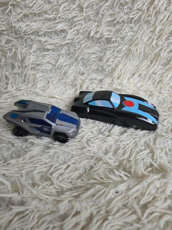 Voiture disney 1 advengers campus / 1 dessin animé indestructible disneyland paris