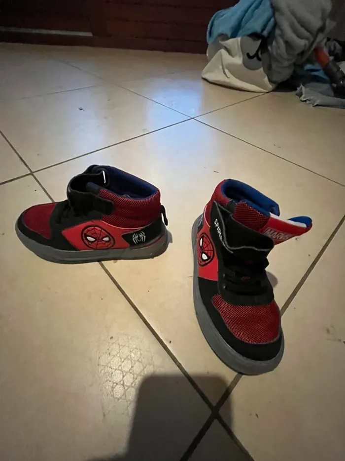Chaussure montante Spiderman taille 27