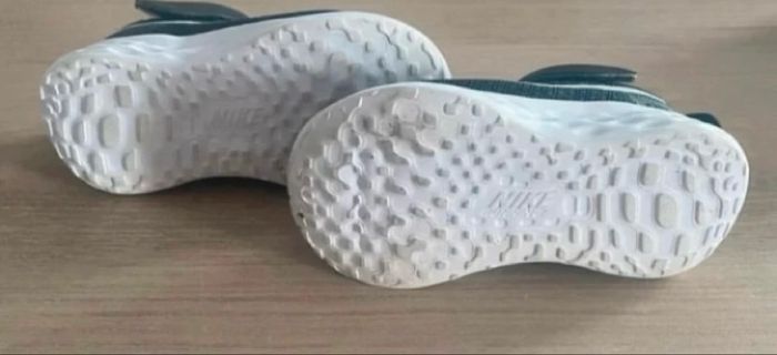 Baskets Nike garçon noir pointure 22 - photo numéro 5