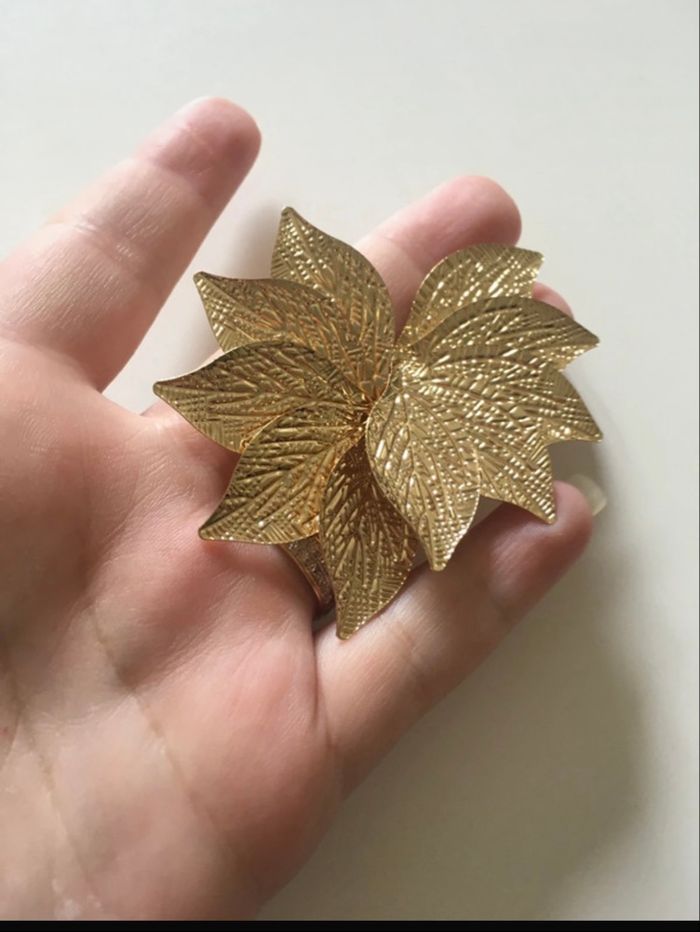 Boucles d’oreilles NEUVES pour femme forme pétales de fleurs  🌼 couleur doré - photo numéro 4