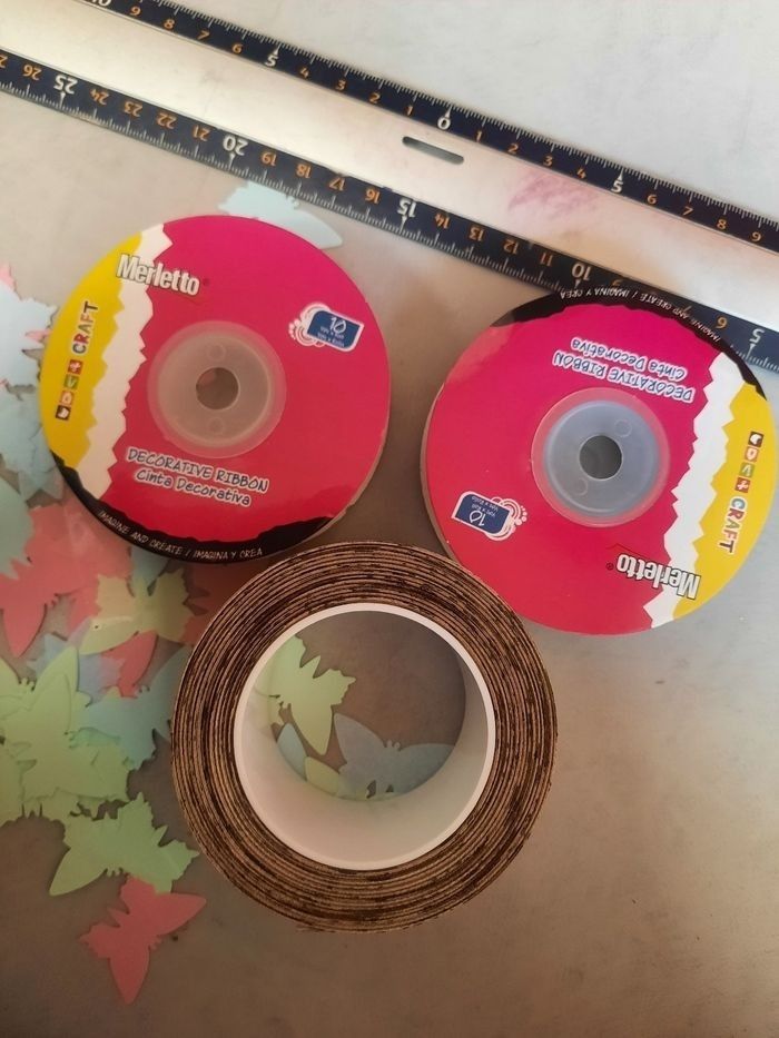 Lot baby shower garçon ou fille decoration ruban cerf volant ruban decoupe papier papillons biberon berceau tétine bavoir - photo numéro 2