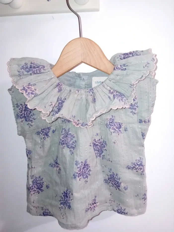 Lot de jolies blouses et bodys - photo numéro 2
