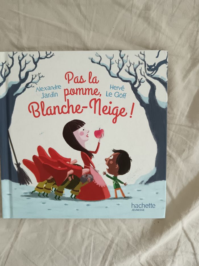 Livre pas la pomme blanche neige