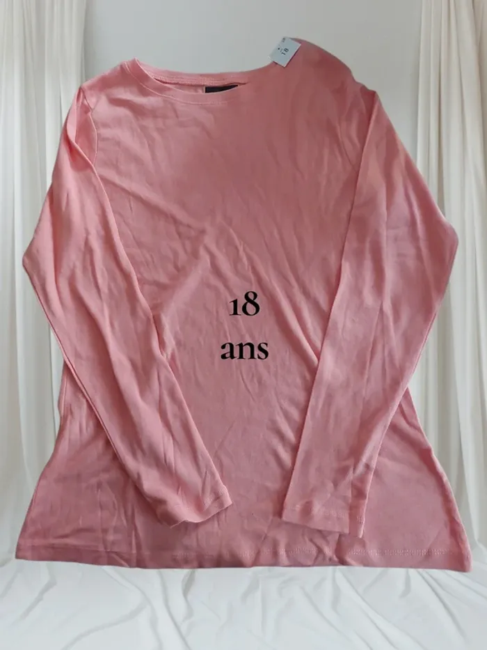 🌟 T-shirt manches longues-18 ans- Neuf avec étiquette