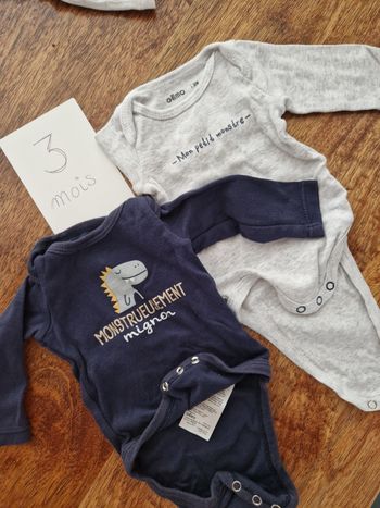 Bodys 3 mois.