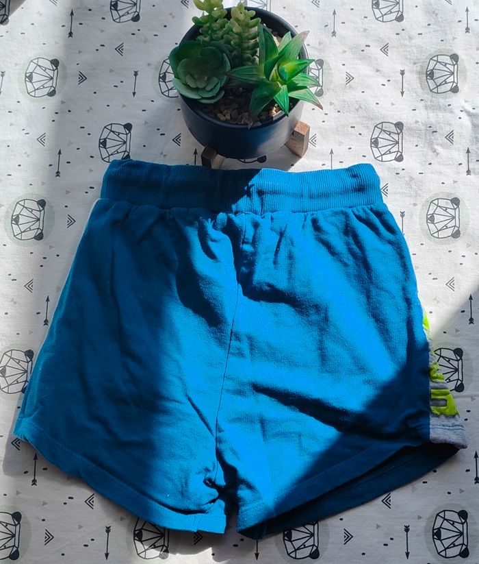 Short taille 3/4 ans - photo numéro 3
