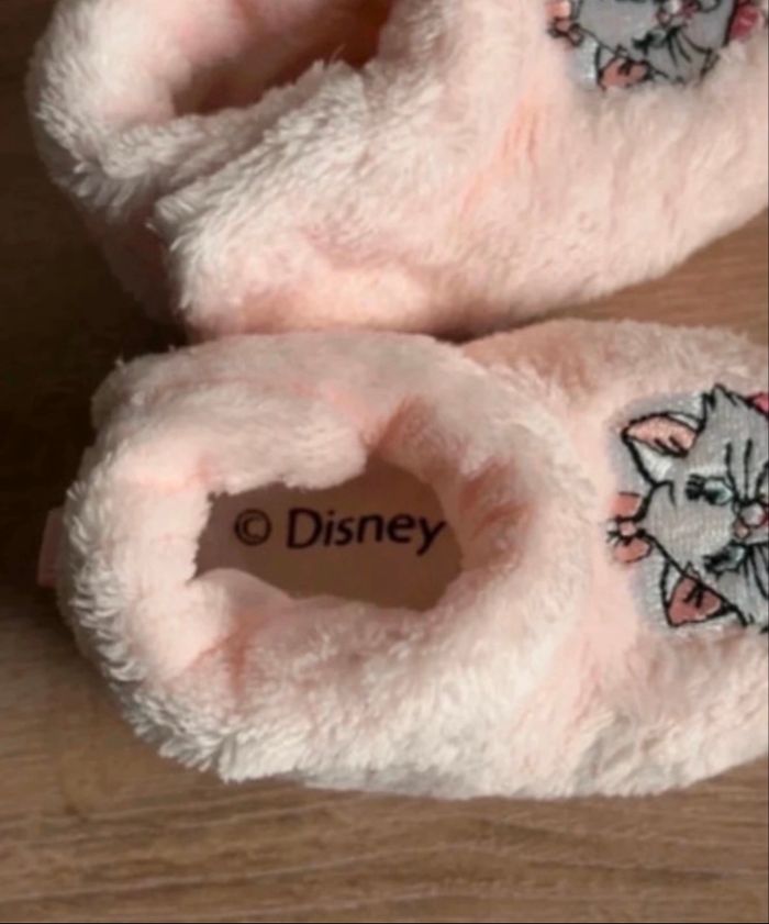 Chaussons Marie Disney taille 15/16 - photo numéro 3