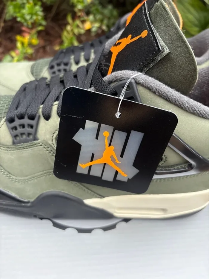 Jordan 4 Undefeated - Taille 43 - - photo numéro 6