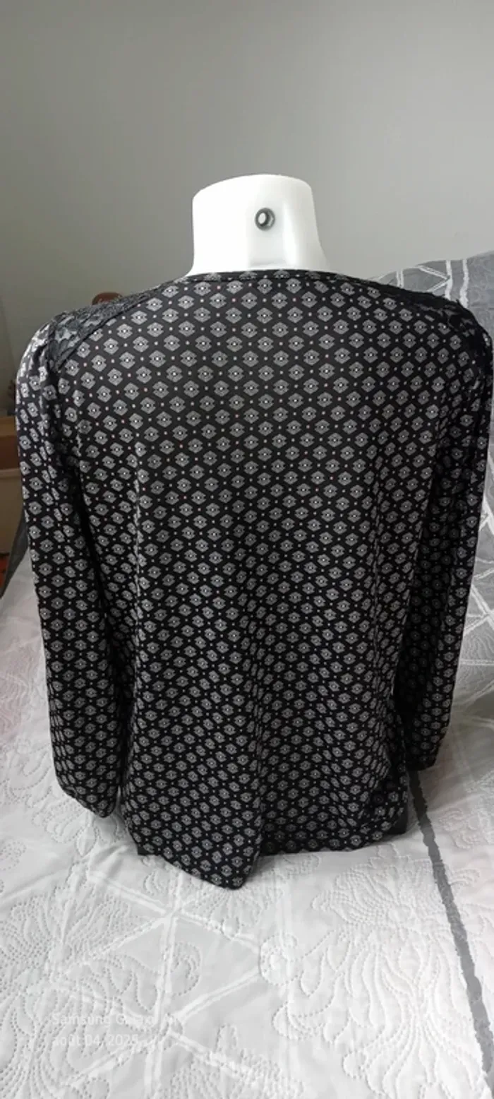 Blouse fluide col en V avec dentelle évasé imprimé géométrique et points noir femme 38 cache cache - photo numéro 7