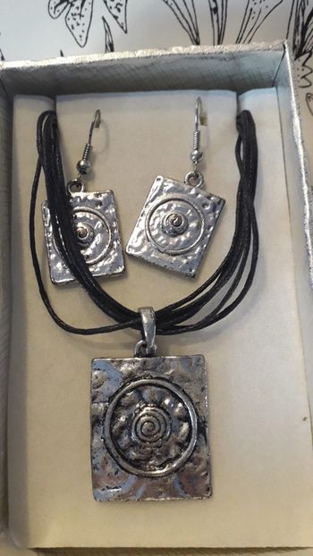 Parure collier + boucles d'oreilles