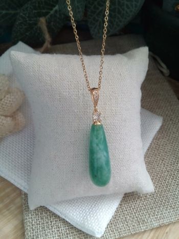 Collier goutte de pierre de jade