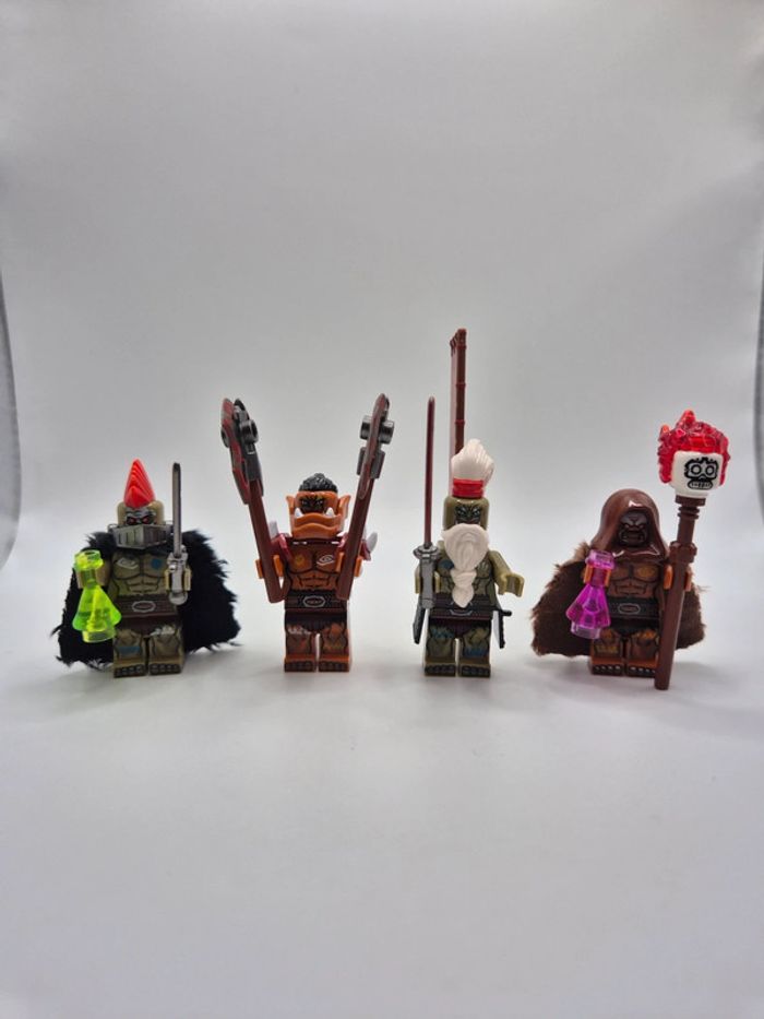 Figurines type lego 4 soldats orcs World Of Warcraft / seigneur des anneaux