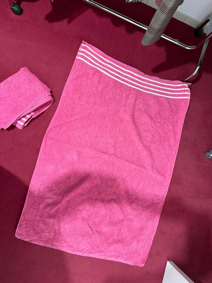 Lot de deux draps de bain, 93/135. 10 € les deux.