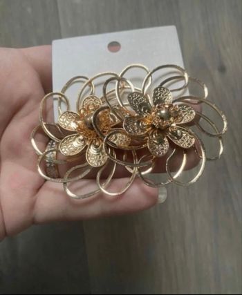 Boucles d’oreilles 🌼 NEUVES pour femme forme de fleurs couleur doré