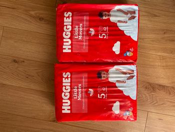 84 couches Huggies t5