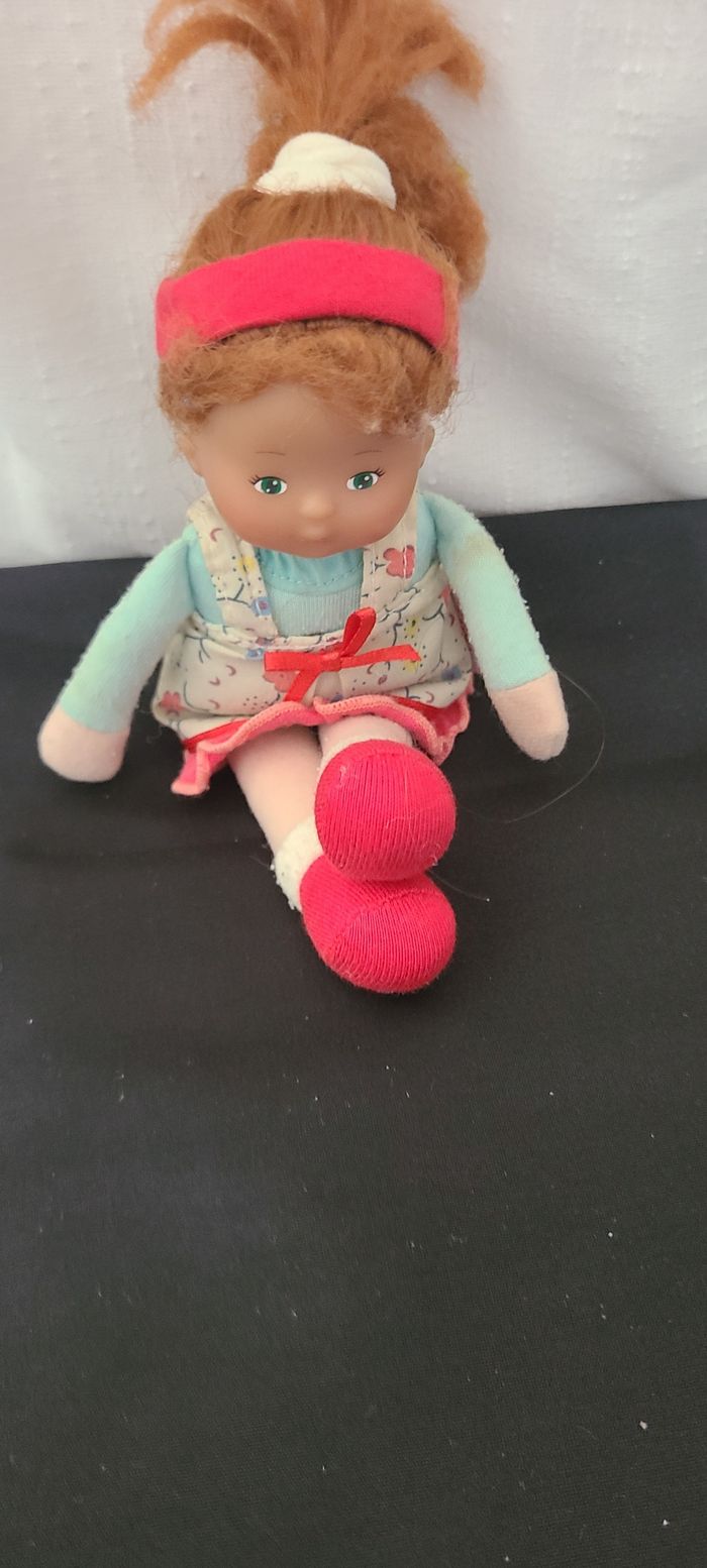 Poupee mini doucette de Corolle robe avec coeurs 2009 - photo numéro 3