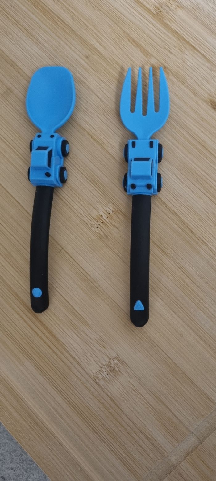 Vend lot d'assiettes en plastiques dure avec compartiment+ couvert et une boîte à goûter pour enfant - photo numéro 3