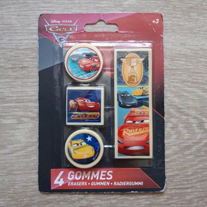 Lot de 4 gommes Cars NEUF