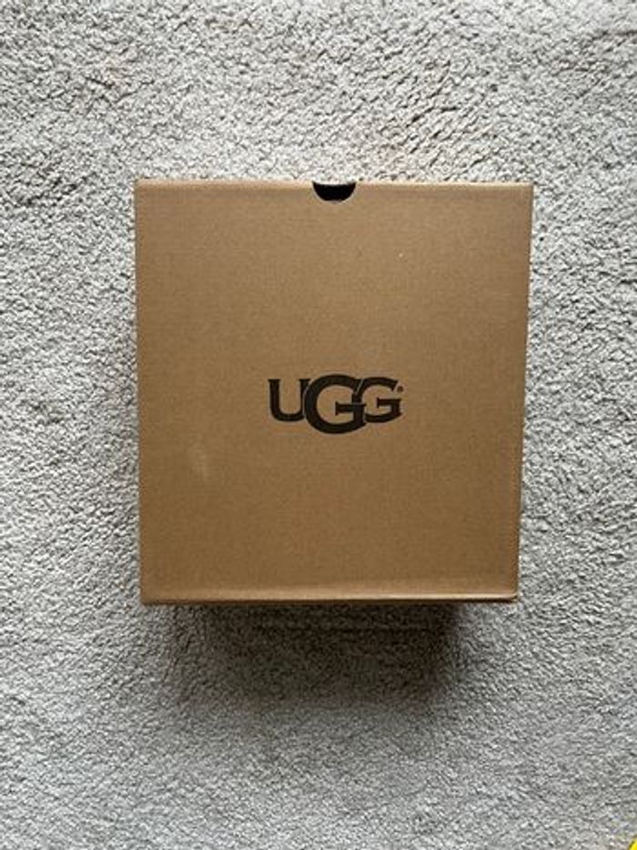 Bottines UGG Mini Platform - Taille 38 - Neuves - photo numéro 10