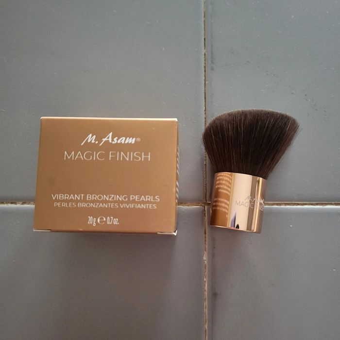 Perles de poudre avec pinceau applicateur