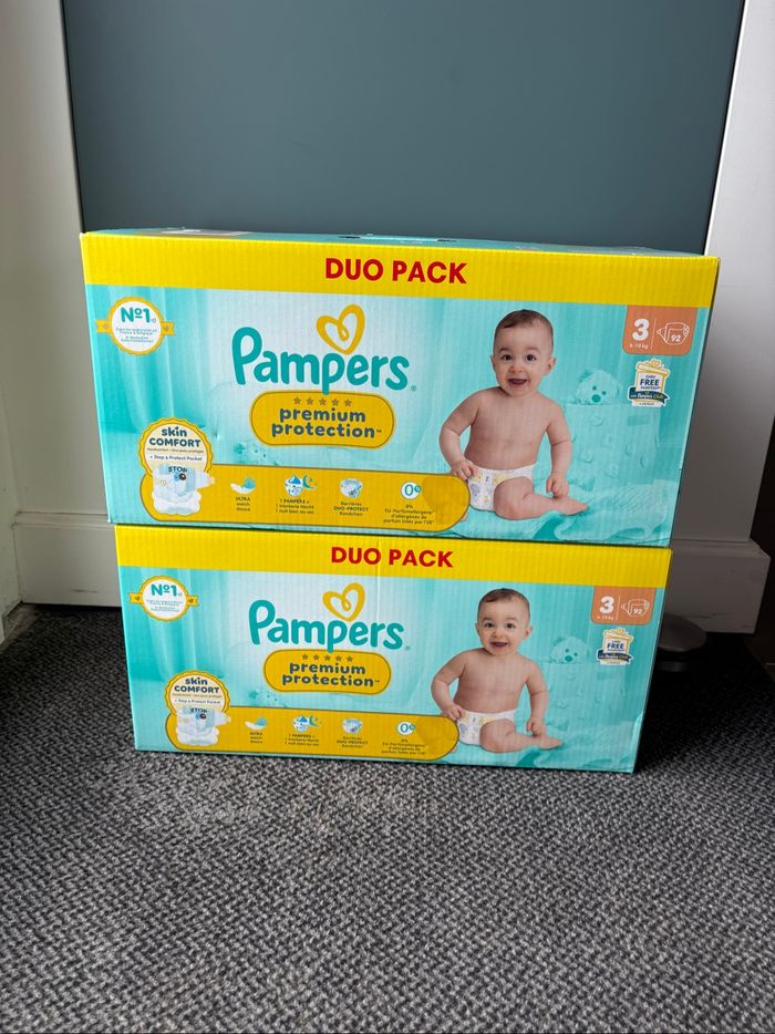 Un lot de deux packs de couches Pampers premium protection Taille 3 6/10 kg