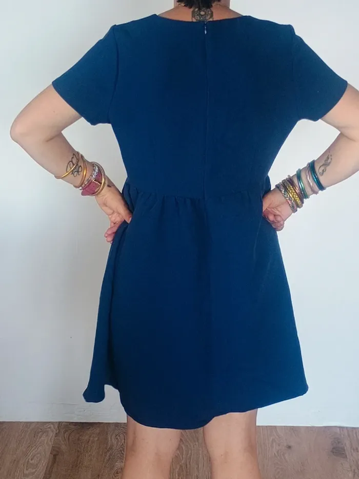Robe bleu marine marque By Julie taille L - photo numéro 2