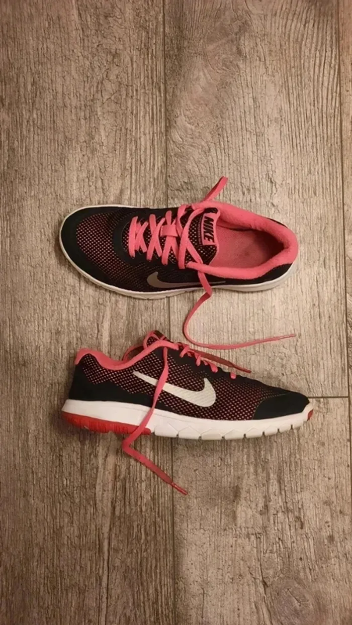 Basket Nike Flex Expérience 36.5 - photo numéro 2