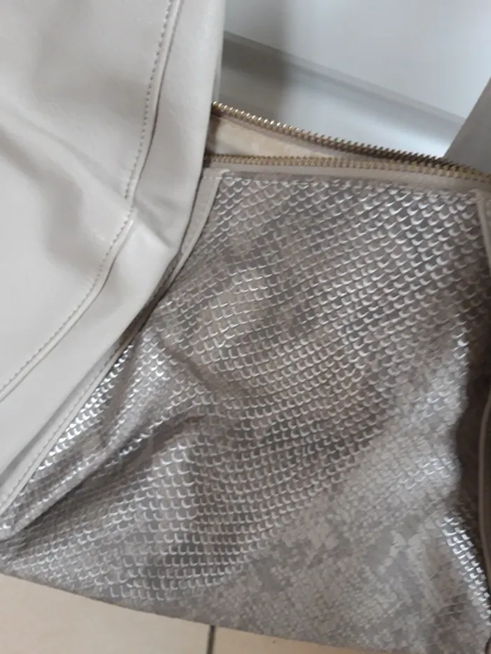 Sac à main porté épaule beige empiècement effet python - photo numéro 2