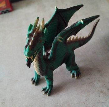 Figurine grand dragon vert