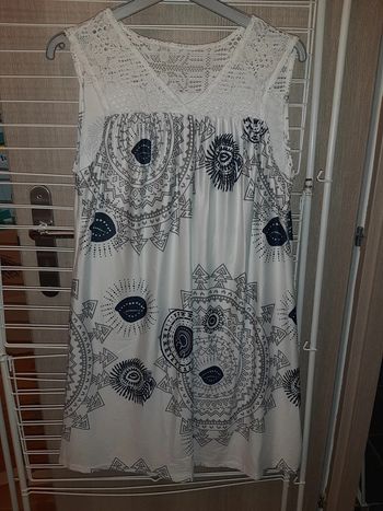 Jolie robe/ tunique blanche
