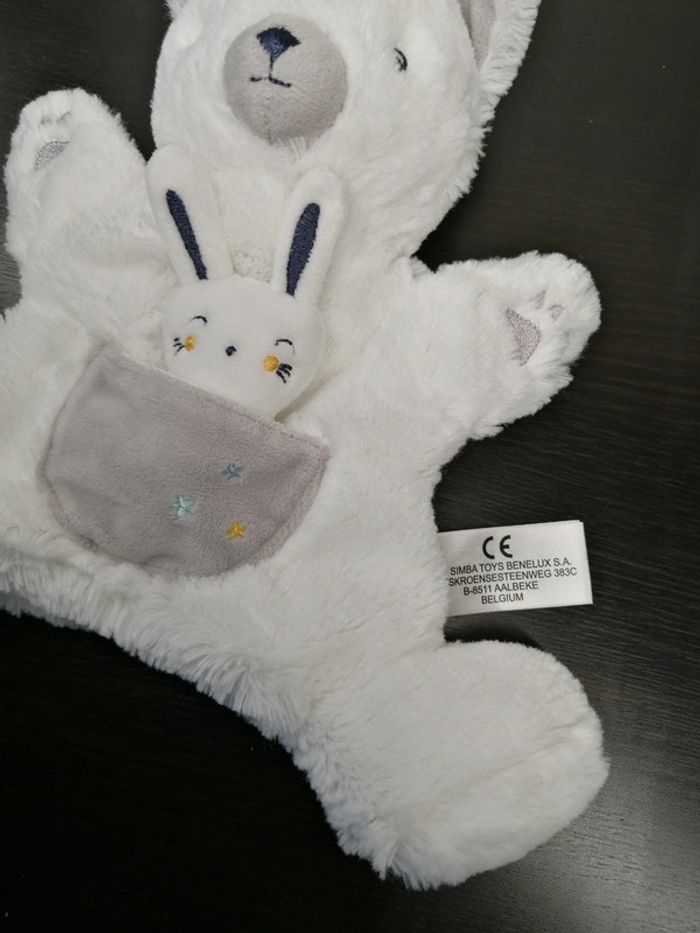 Doudou marionnette ours chat blanc gris et son bébé lapin Simba Toys Kiabi - photo numéro 3
