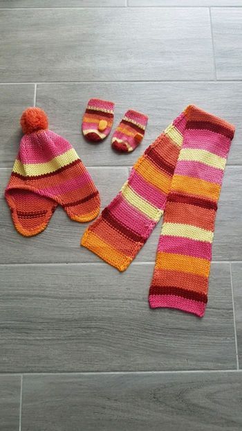Ensemble bonnet + moufles + écharpe bébé