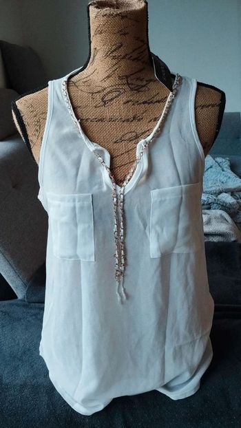 Blouse  débardeur  blanc chaîne doré  taille m/l