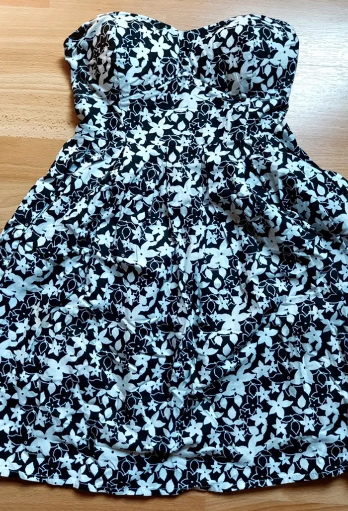 Robe bustier fleurie noire et blanche - photo numéro 2