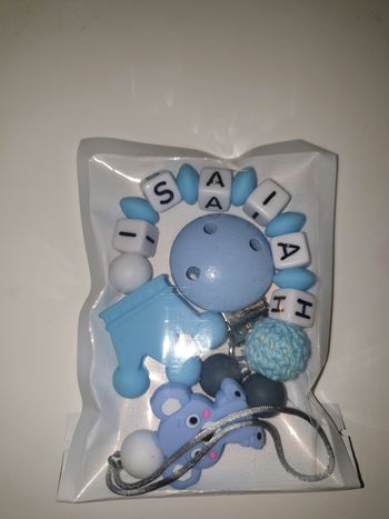 Attache tétine prénom isaiah