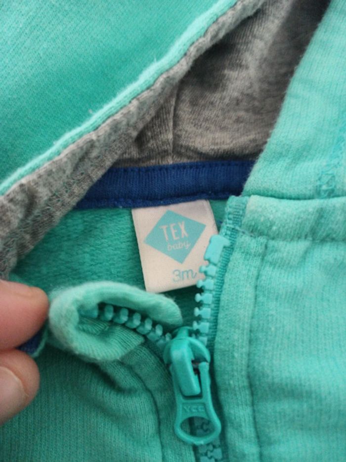 Lot 2 pulls légers à capuche - photo numéro 2