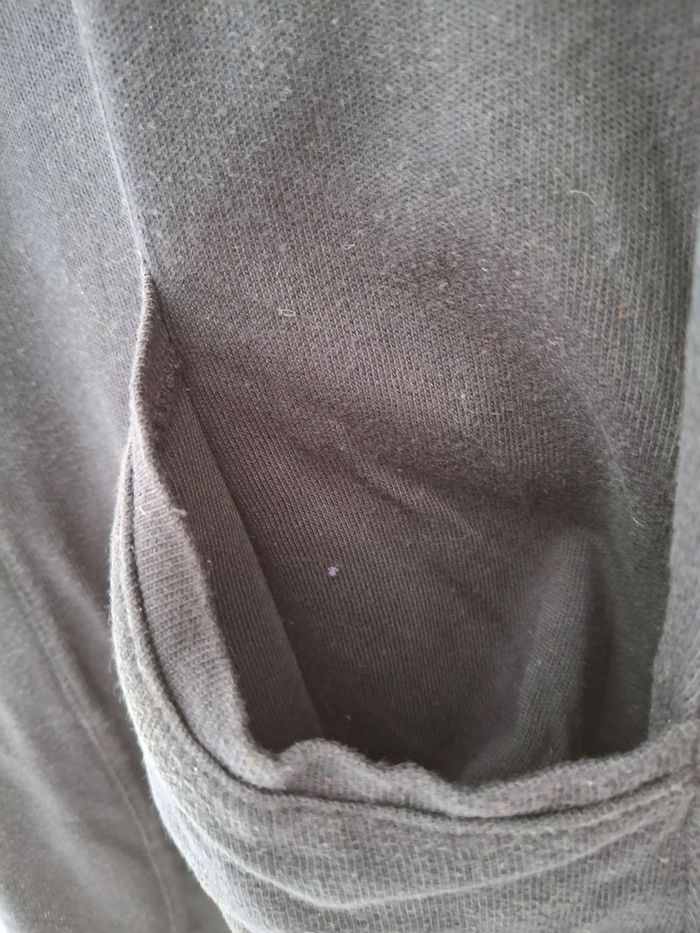 Robe courte bleu marine et col blanc 12 ans Zara
2 poches devant et bouton au niveau des manches 
Très bon état ni trous ni tache - photo numéro 7