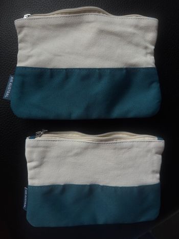 Lot de 2 pochettes neuves