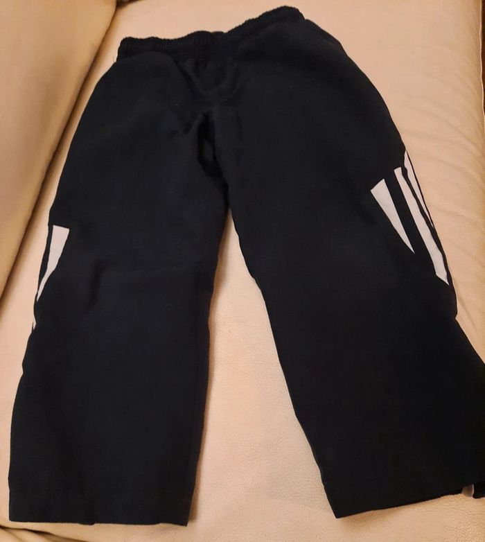 Pantacourt de survêtement taille 3 ans Adidas
