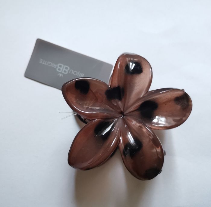 Pince à cheveux en forme de fleur polynésienne motif léopard 💘 - photo numéro 2