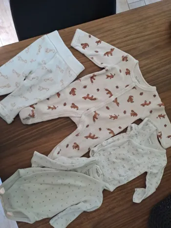 Lot pyjama body 1 mois neuf
