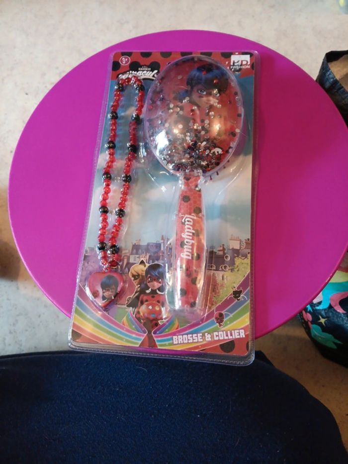 Brosse et collier miraculous pas de vinted go