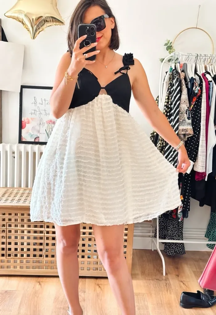 Robe noire et blanc cassé taille 38 - photo numéro 2
