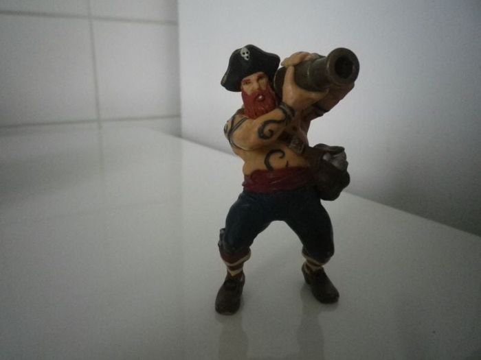 FIGURINE PIRATE